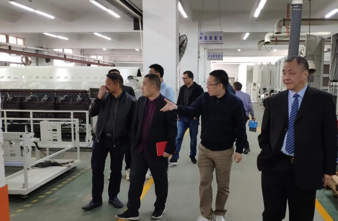 華中科技大學(xué)吳懿平教授、青島海信嘉賓參觀浩寶工廠