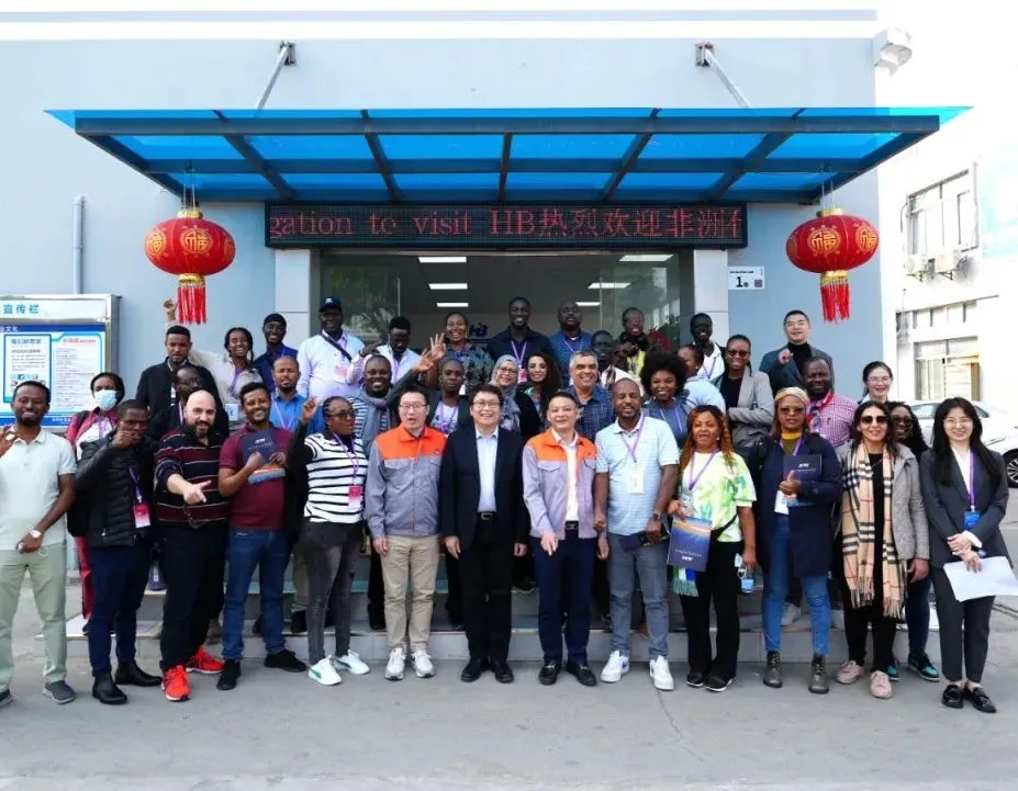 浩寶技術成員與非洲代表團合影