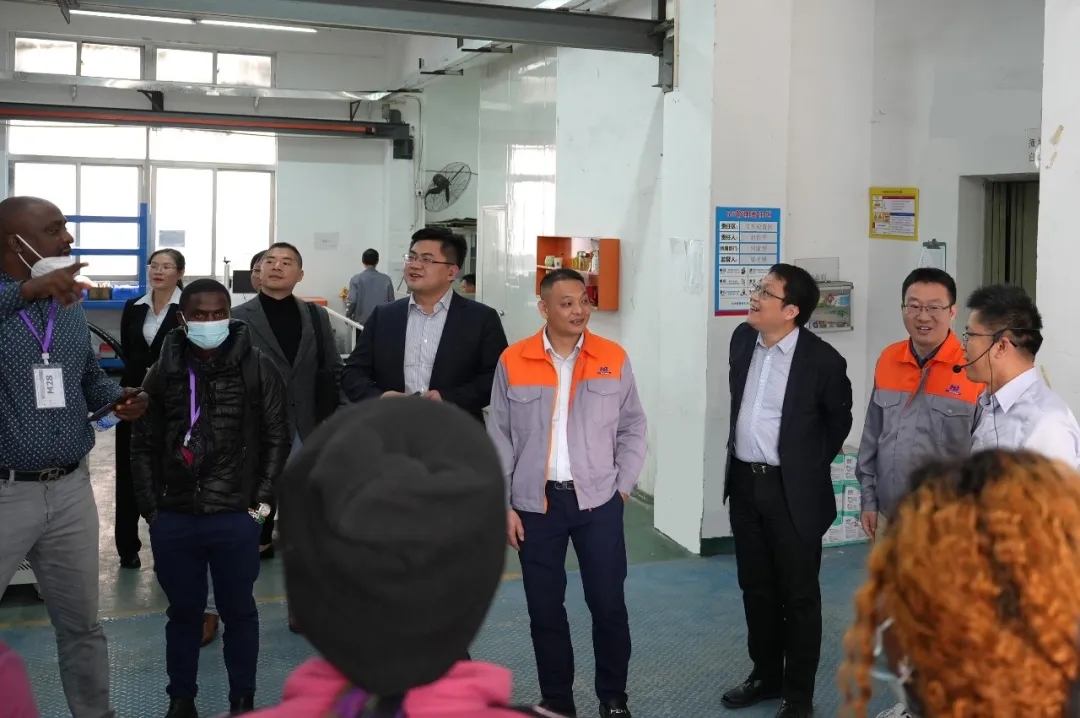 非洲代表團對浩寶技術進行實地考察